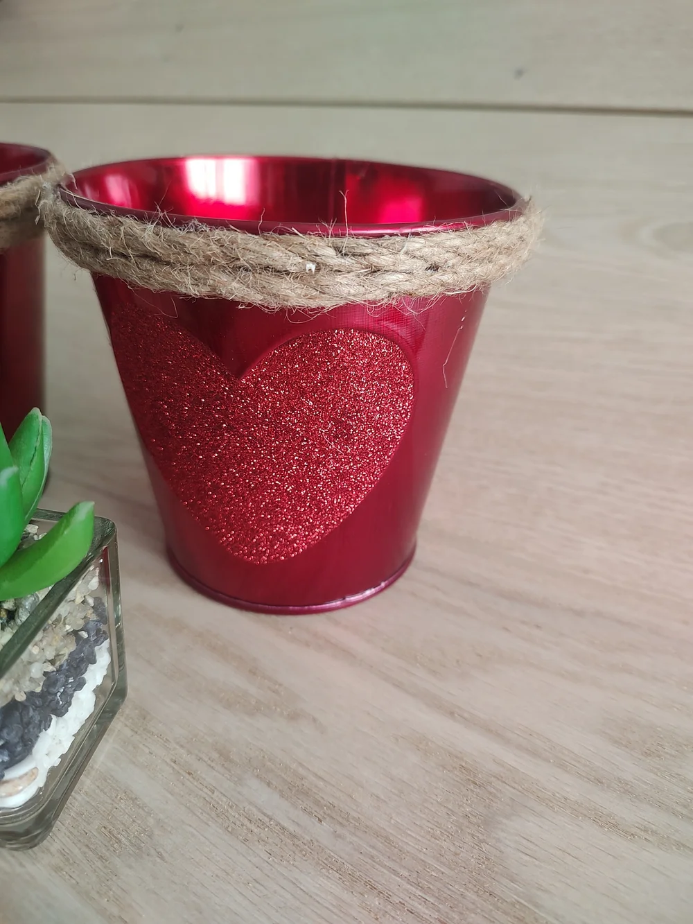 Red Heart Decorative Metal Bucket Set -